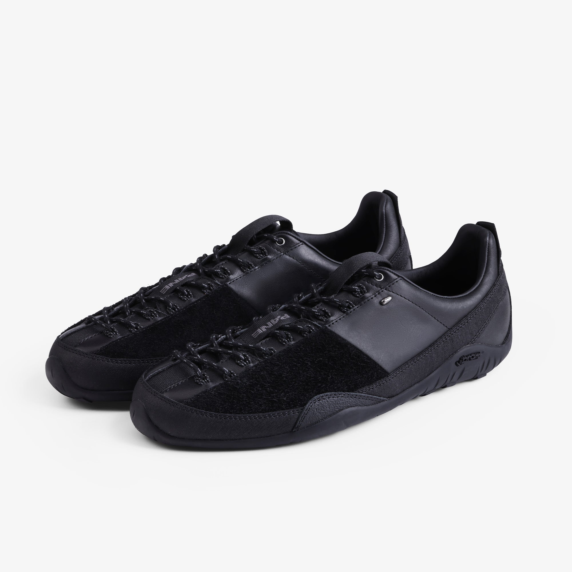 Minimalist Leather Sneakers | PANE Official